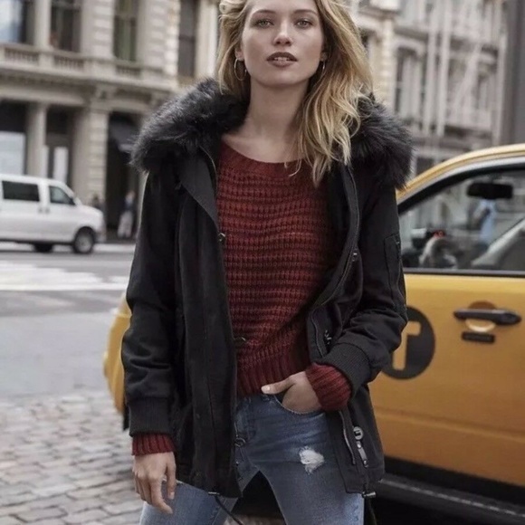 NWT:Express Coat w/ beautiful faux fur collar! - Picture 2 of 7